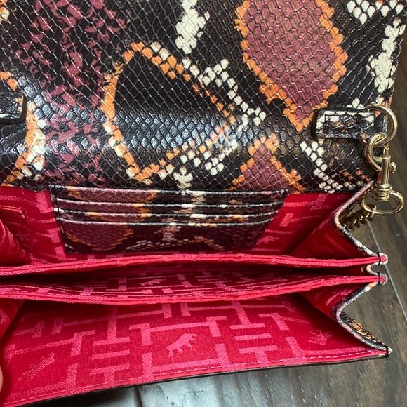 Elaine Turner Travel Crossbody - Picture 4 of 5